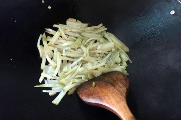 榨菜炒蛋的做法图解5