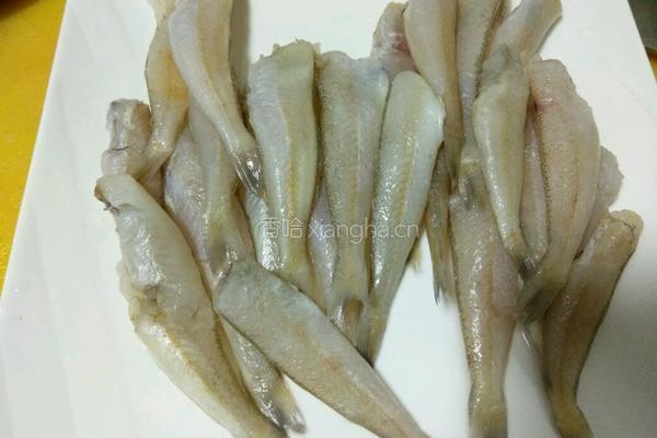 煎焖沙丁鱼的做法图解1