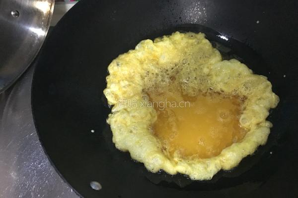 韭菜鸡蛋春卷的做法图解3
