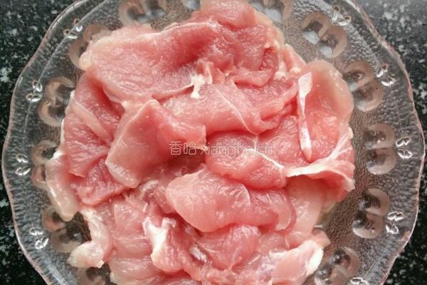 西芹炒肉片的做法图解1