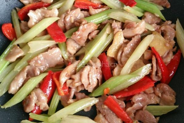 西芹炒肉片的做法图解7