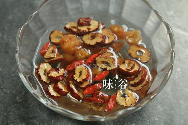 桂圆红枣茶的做法图解2