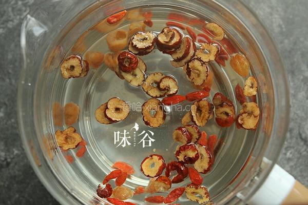 桂圆红枣茶的做法图解3
