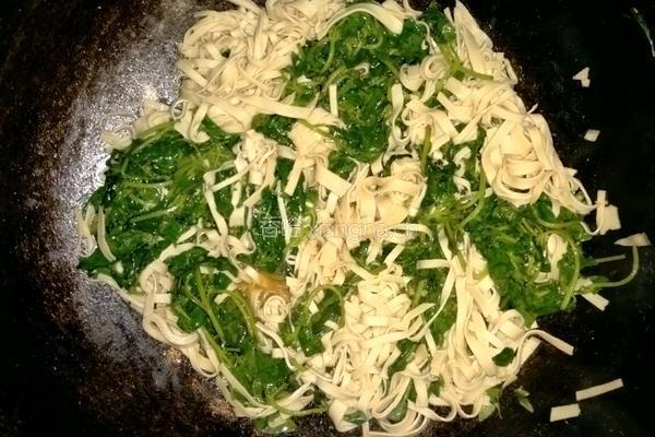 荆芥炒豆皮的做法图解4