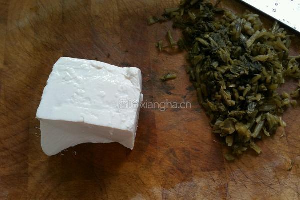 豆腐烧咸菜的做法图解2