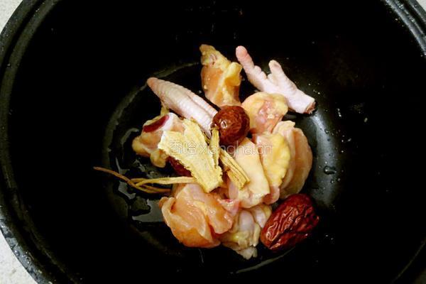 枸杞鸡汤的做法图解3
