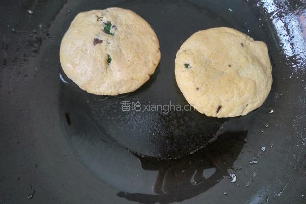 玉米面馅饼的做法图解8