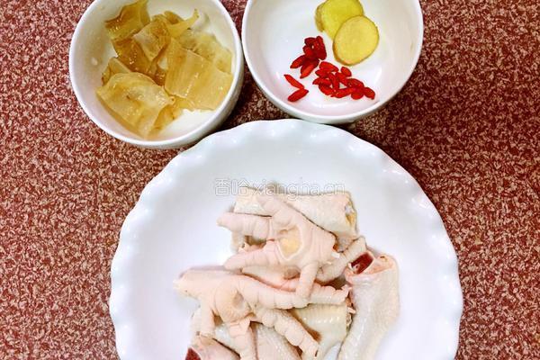 花胶杞子煲鸡脚的做法图解2