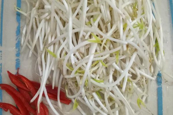 豆腐炒豆芽的做法图解1