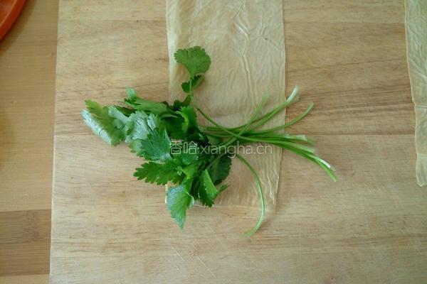 豆皮香菜卷的做法图解3