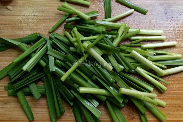 韭菜豆腐汤的做法图解2