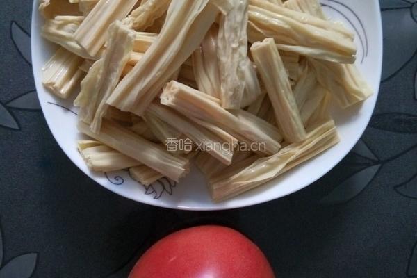 西红柿烧腐竹的做法图解1