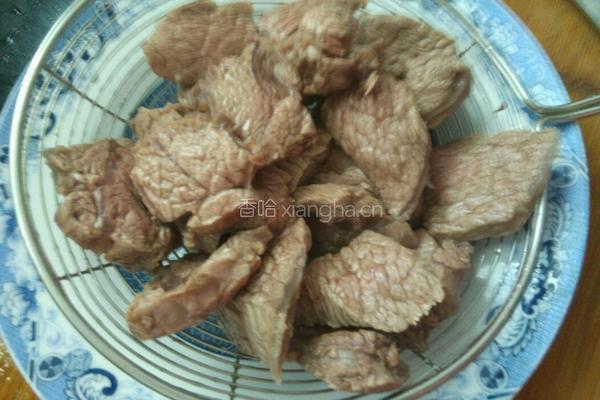 芋头煮牛肉的做法图解4