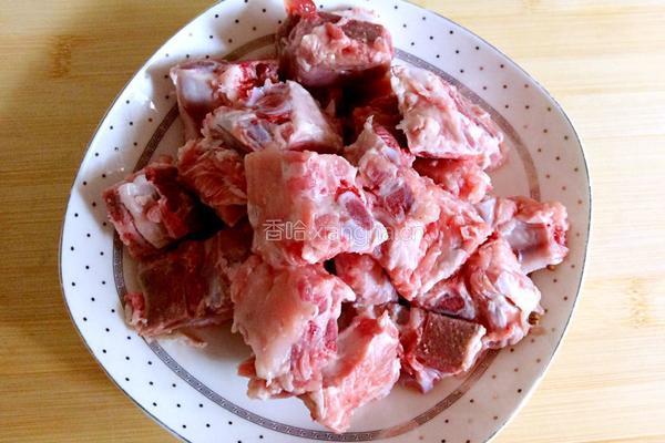排骨焖豆角的做法图解1