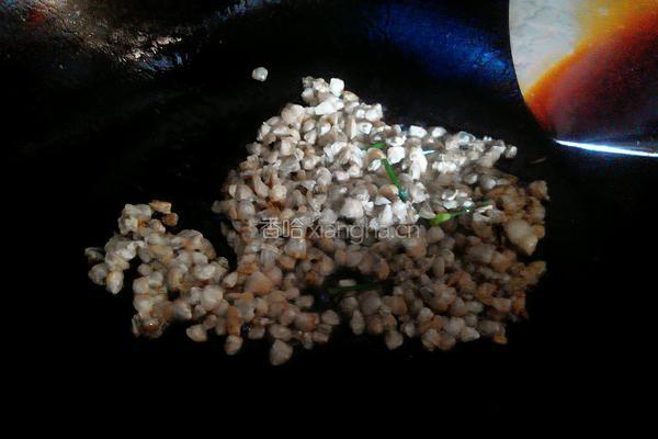 花蛤肉炒韭菜的做法图解4