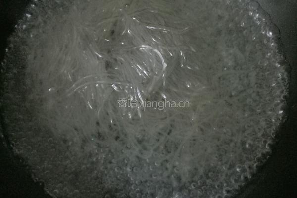 肉末香芹炒粉条的做法图解3