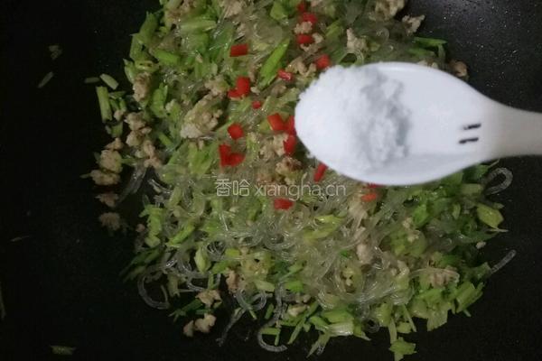 肉末香芹炒粉条的做法图解7