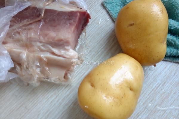 小土豆红烧肉的做法图解1