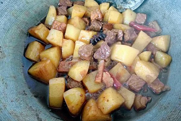 小土豆红烧肉的做法图解13