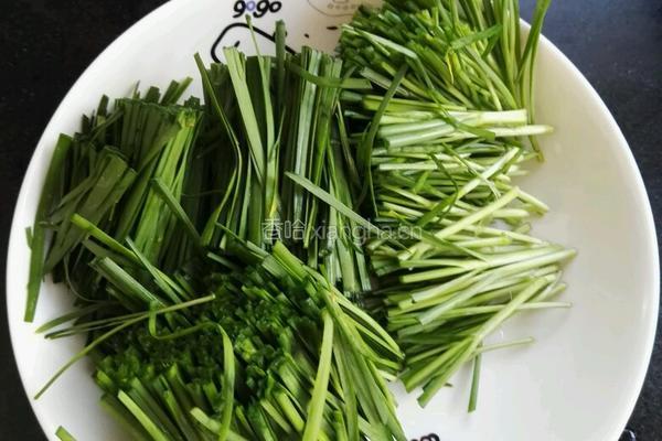 韭菜炒藕丝的做法图解2