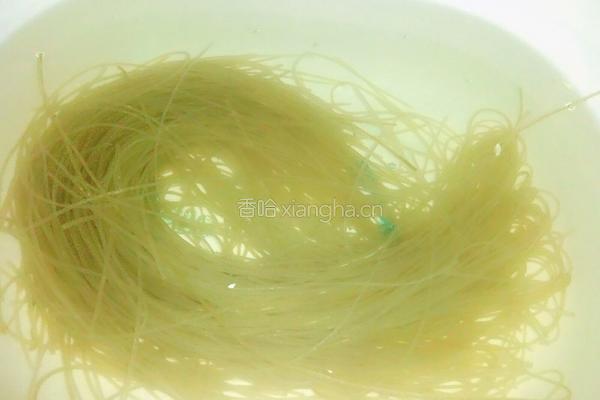 白菜粉条的做法图解2