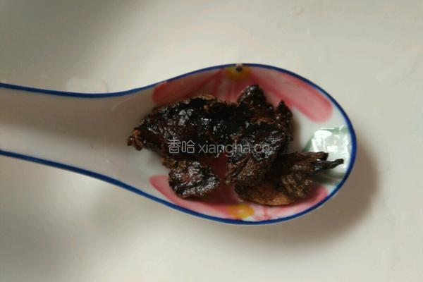 生地黑豆排骨汤的做法图解2