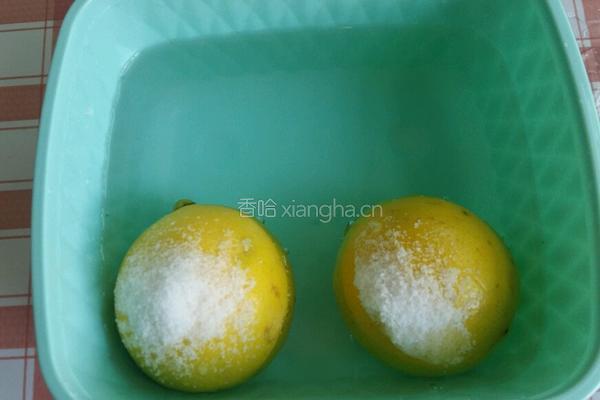 蜂蜜泡柠檬的做法图解1