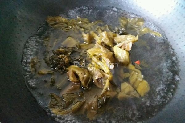 酸菜鲤鱼的做法图解4