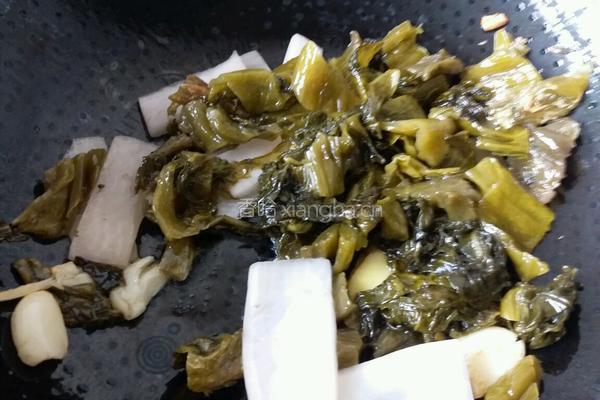 酸菜鲤鱼的做法图解6