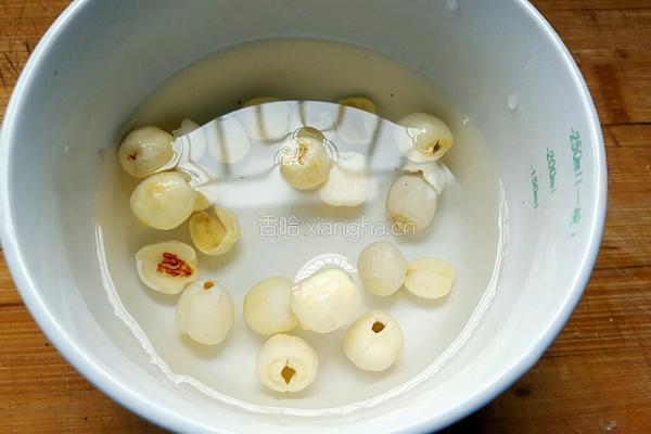 红薯莲子粥的做法图解3