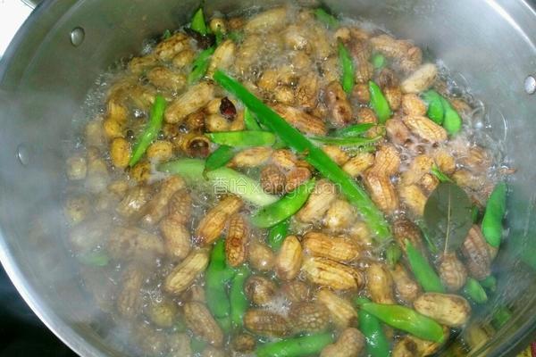 云南小毛豆煮花生的做法图解4