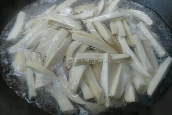 杏鲍菇炒青椒的做法图解4