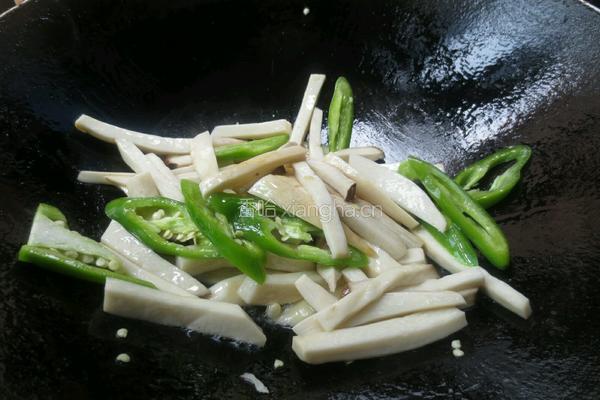 杏鲍菇炒青椒的做法图解7