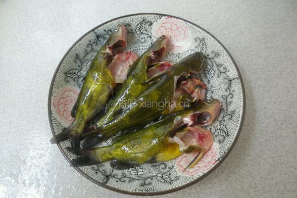 酱焖嘎鱼的做法图解1