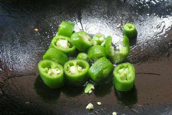 青椒炒秋葵的做法图解4