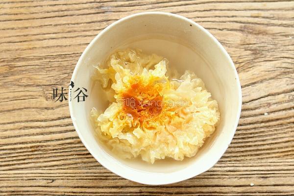 芡实枸杞银耳羹的做法图解2
