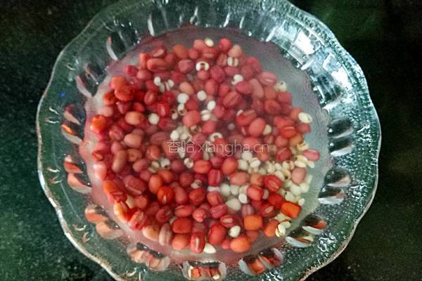 薏米红豆饭的做法图解1