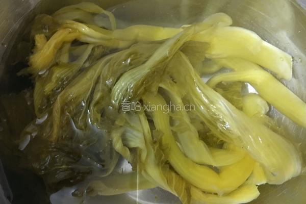 咸菜炒鸡蛋的做法图解2