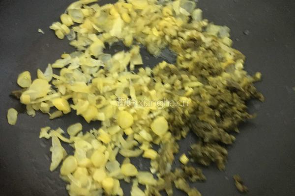 咸菜炒鸡蛋的做法图解5