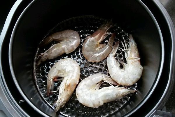 椒盐富贵虾的做法图解2