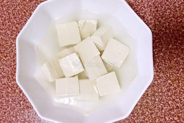 香煎鸡蛋豆腐的做法图解1