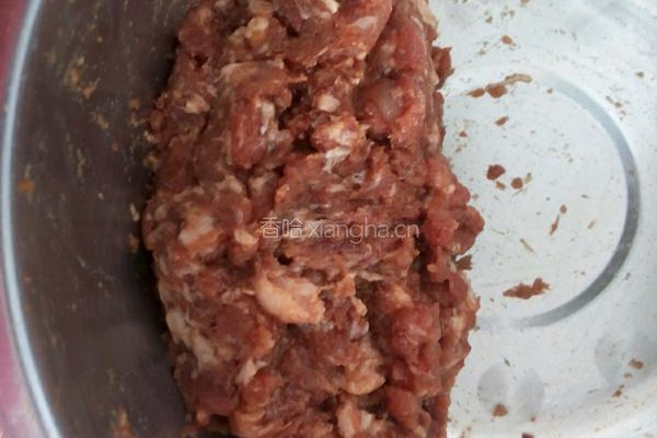 香菇白菜猪肉饺子的做法图解1