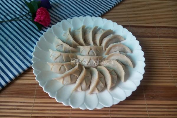 香菇白菜猪肉饺子的做法图解9