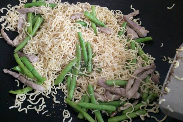 豆角肉丝炒面的做法图解7