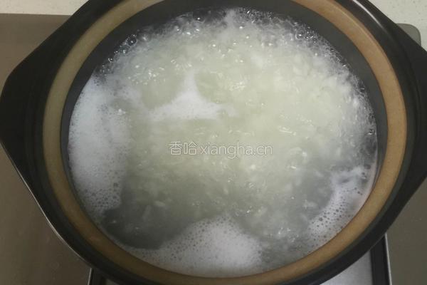 虾仁油麦鲜粥的做法图解2