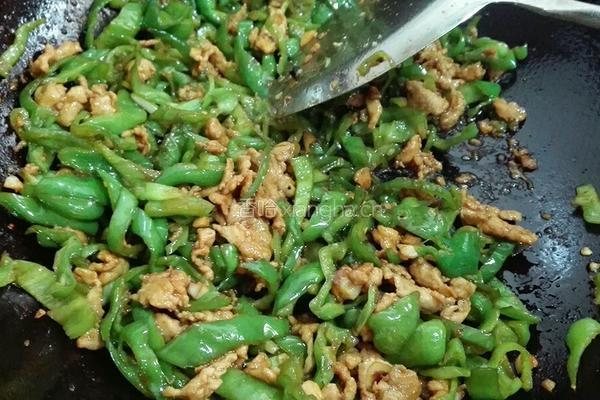 青椒炒肉的做法图解5
