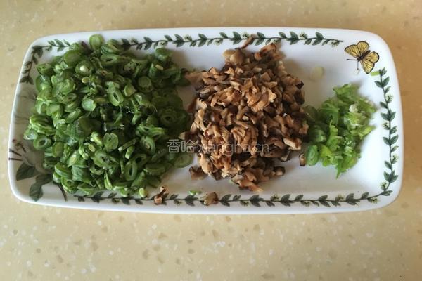香菇云豆炸酱面的做法图解2
