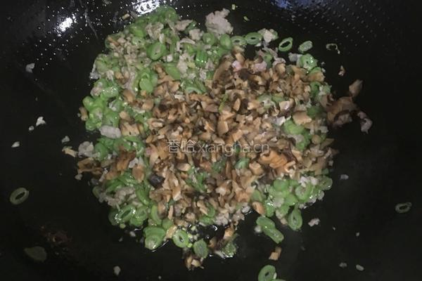 香菇云豆炸酱面的做法图解8