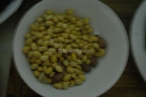 黄豆炒丝瓜的做法图解2