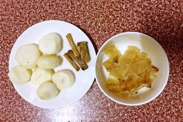 马蹄党参炖花胶的做法图解2